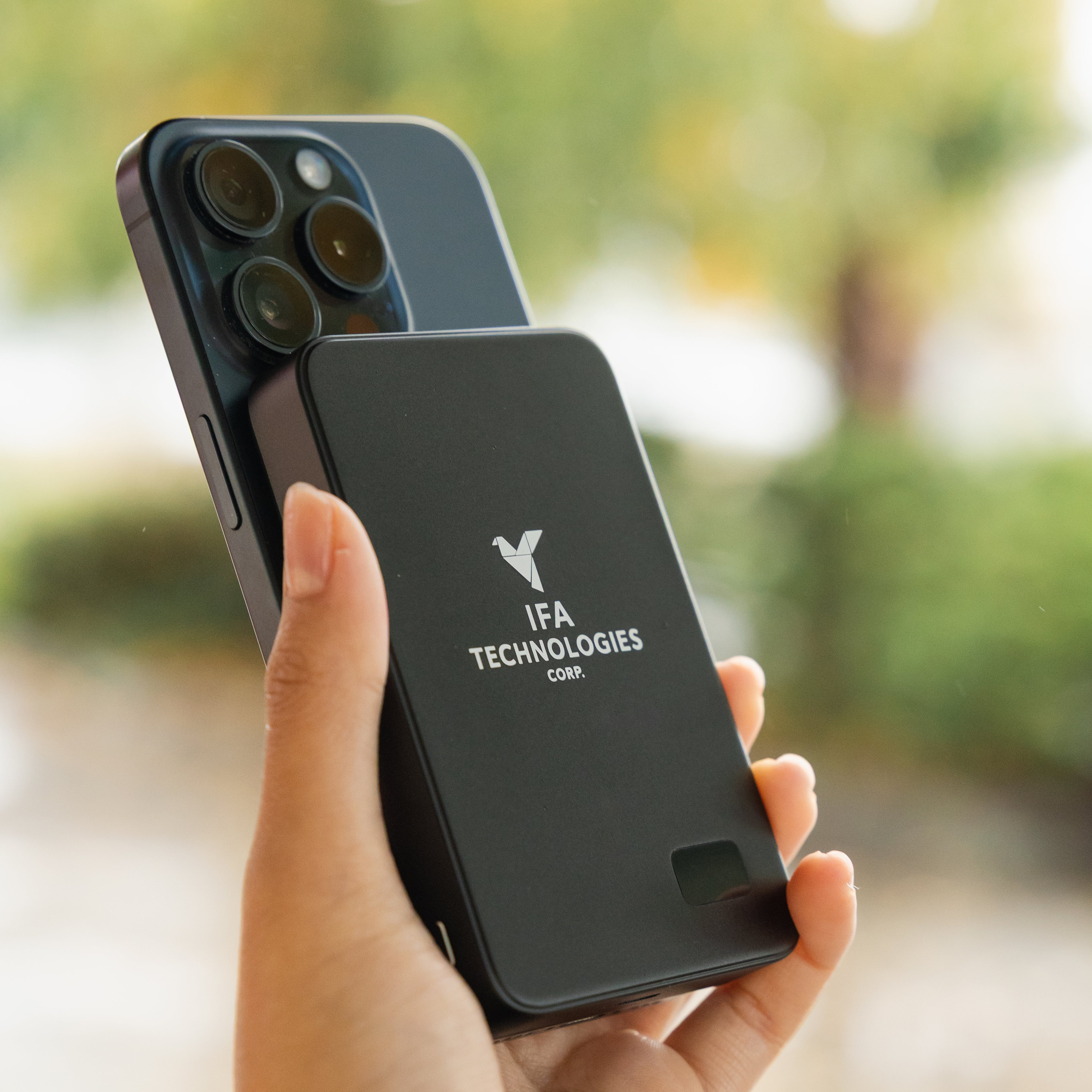 Magnetic Wireless Power Bank